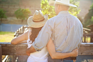 Borges_ranch_couple_hats_Lovelight_photo