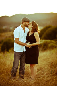 Maternity_kiss_hills_SanRafael_Lovelight_photo