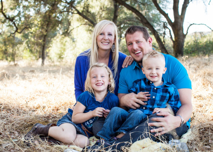 Beautiful California Oak tree grove family portraits